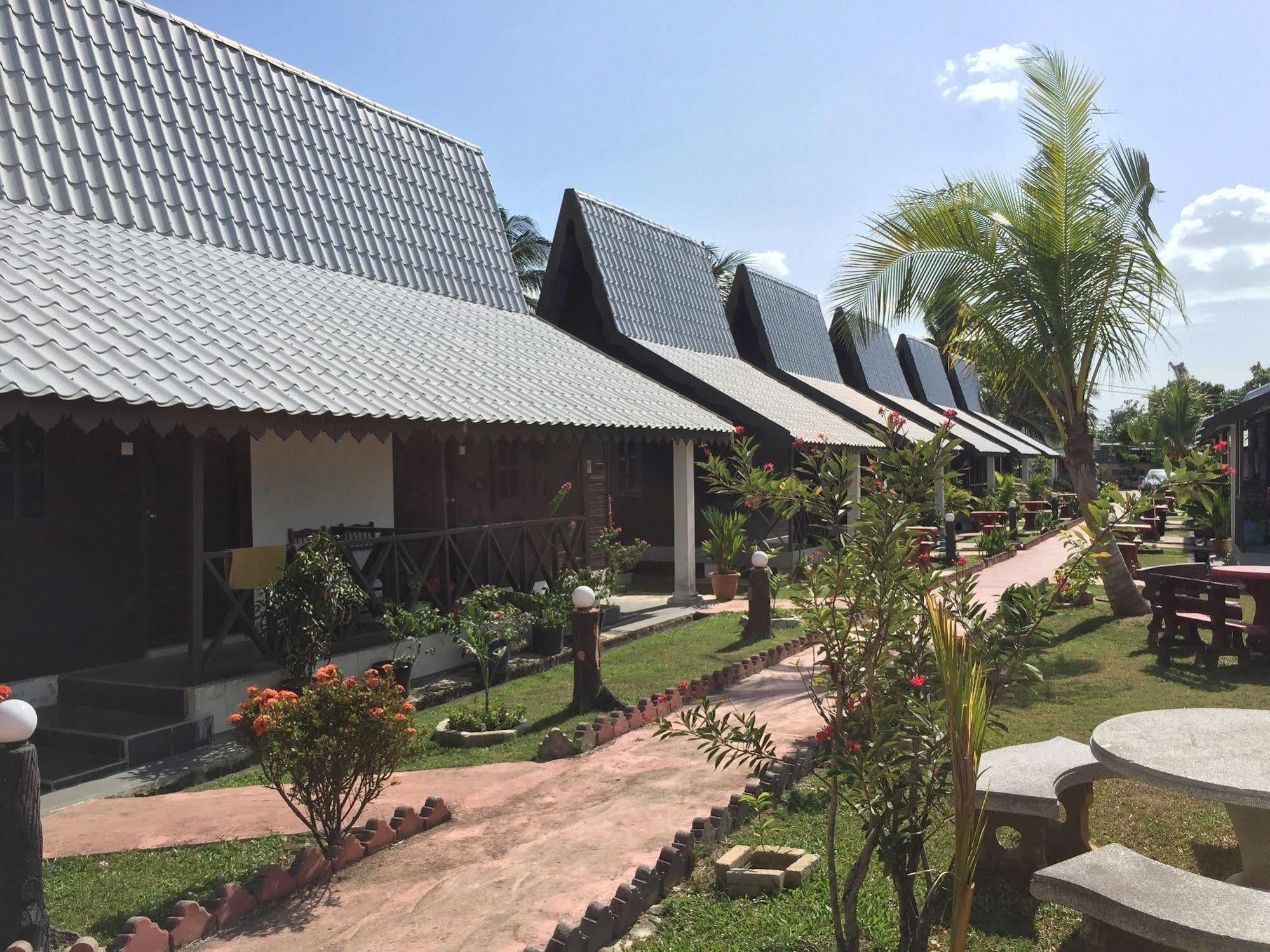 Rasa Senang Villa -Islam Guest Only Pantai Cenang  Exteriör bild