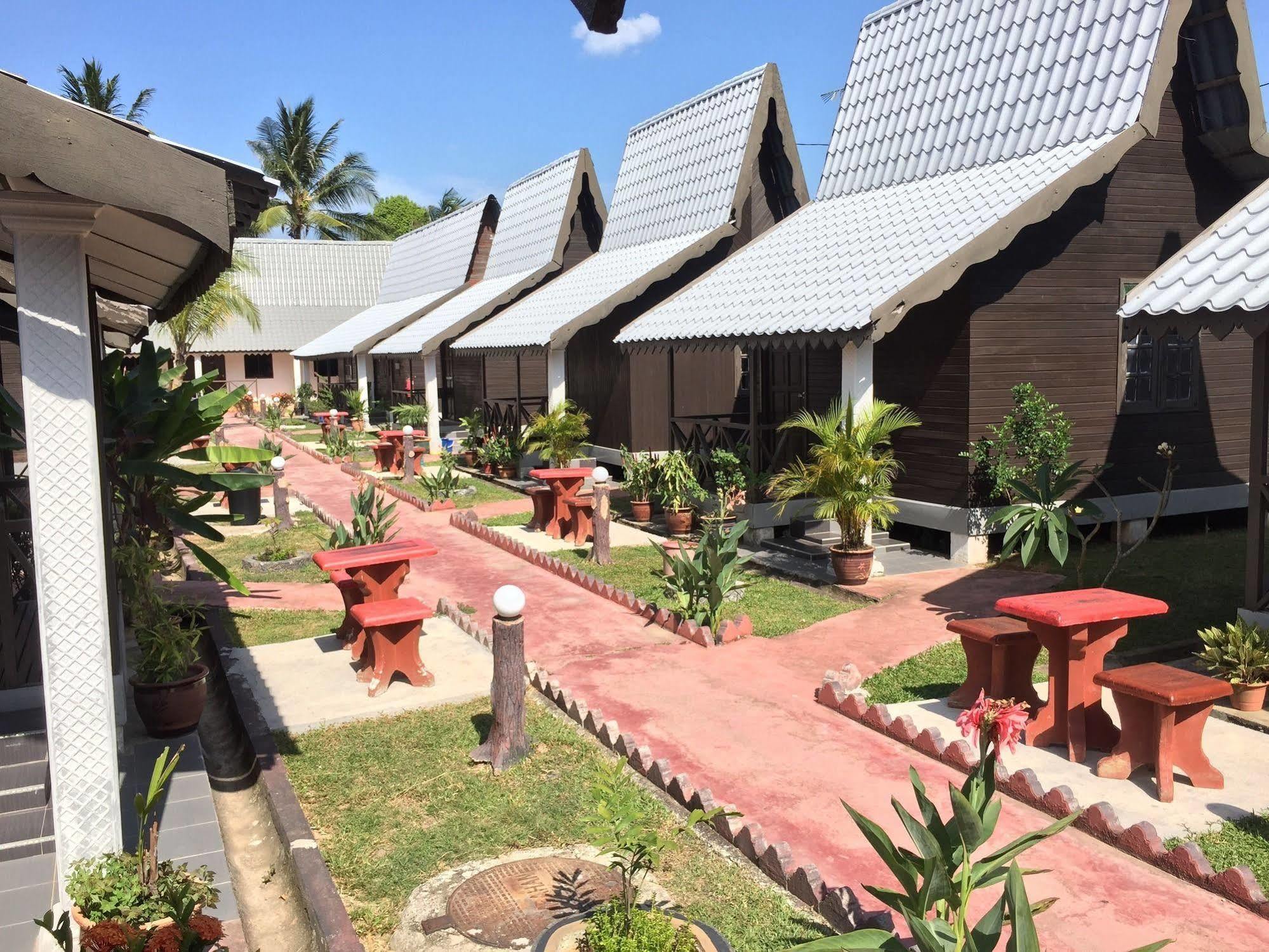 Rasa Senang Villa -Islam Guest Only Pantai Cenang  Exteriör bild