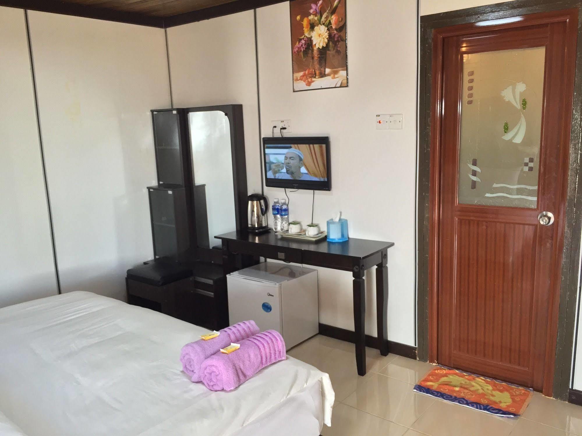 Rasa Senang Villa -Islam Guest Only Pantai Cenang  Exteriör bild